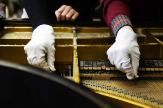 ZMiS 2005, Darlén Bakke: Unter dem Deckel - Das Klavier als Material